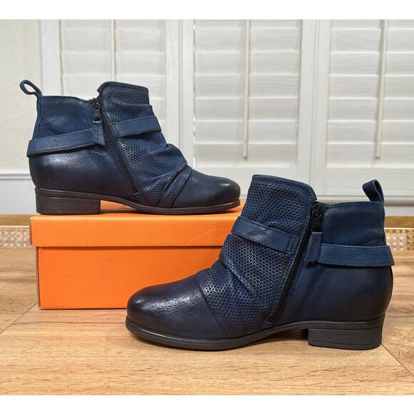 Miz Mooz Suzy Ankle Boots Sapphire Leather Size 9/9.5 Wide NIB Decorative Buckle - Picture 9 of 15